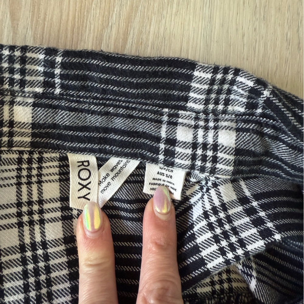 Roxy Black and White Flannel Shirt Small - Picture 3 of 3